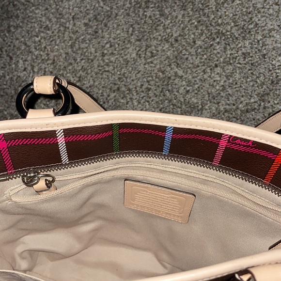 Tote - Picture 4 of 6